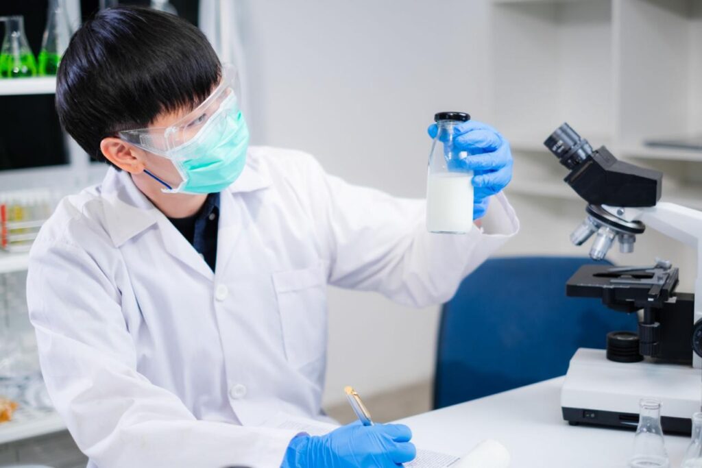 🧬 New Research Raises Environmental Health Concerns: Endocrine-Disrupting Chemicals Found in Breast Milk and Infant Urine